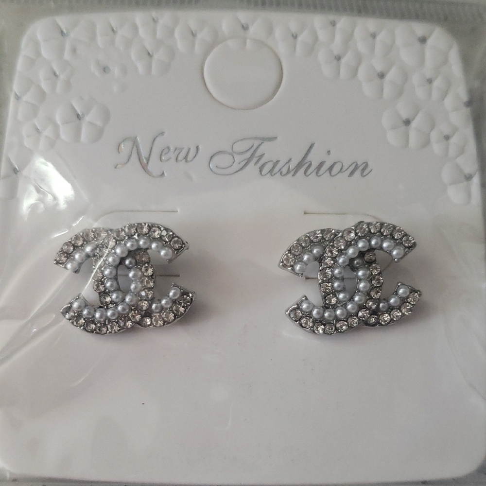 Elegant Silver Crystal Pearl Earrings